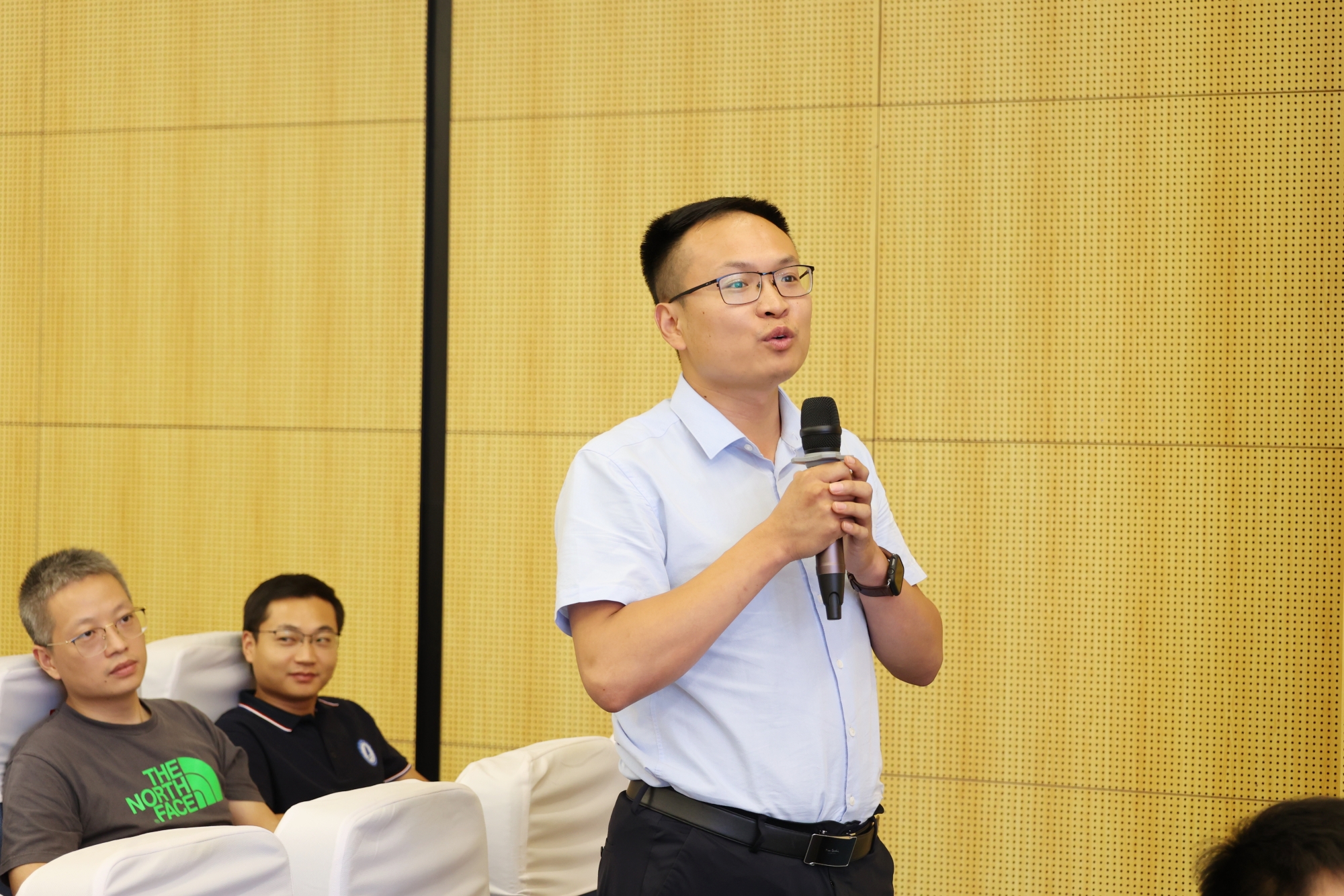 中国科学院院士陈光教授来我校做报告