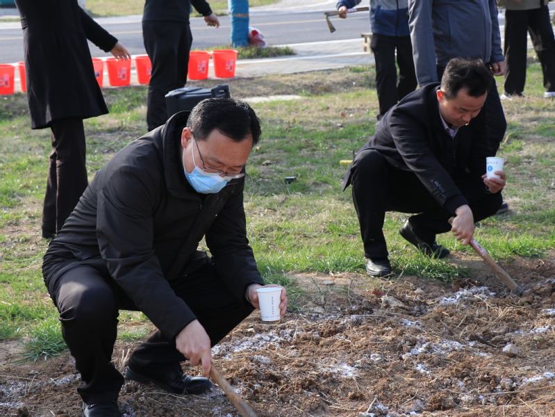 我校首个劳动教育实践基地启动仪式成功举行