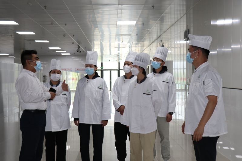 走进食堂 眼见为“食”——饮服中心联合开展“食堂开放日”系列活动