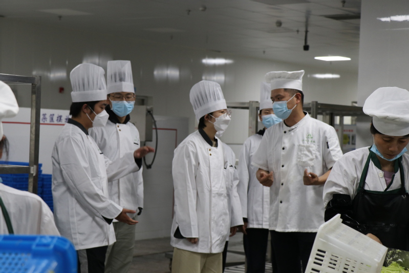 走进食堂 眼见为“食”——饮服中心联合开展“食堂开放日”系列活动