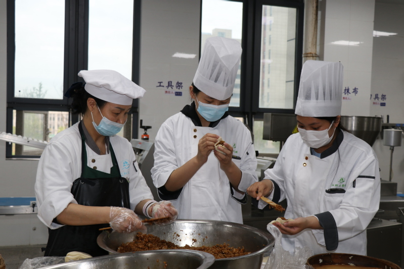 走进食堂 眼见为“食”——饮服中心联合开展“食堂开放日”系列活动