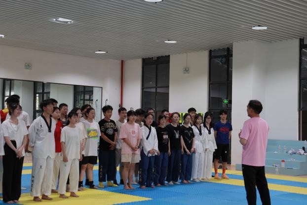 学校跆拳道代表队在省运会中获三枚铜牌