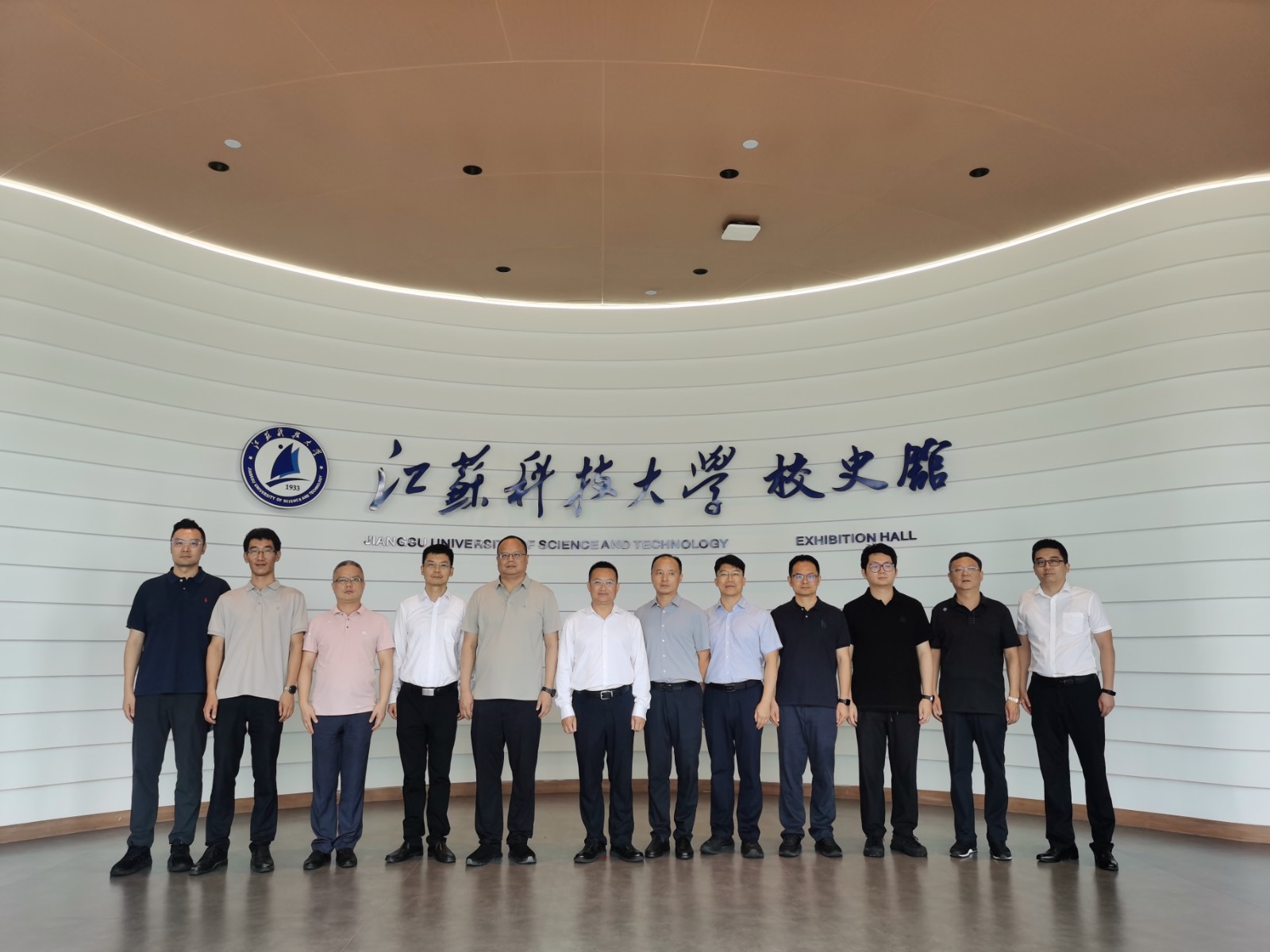 学校举行锡山与江苏科技大学技术转移转化中心签约仪式6.jpg