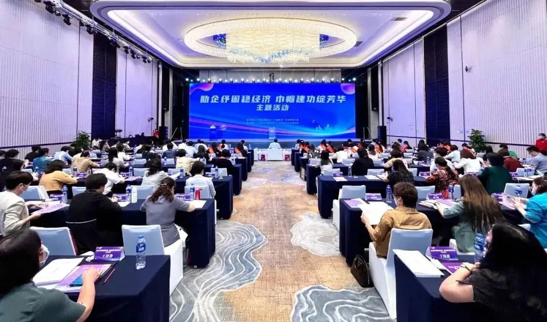 我校嵇春艳教授、朱永梅教授分别荣获省科技创新十大女杰、巾帼建功标兵称号