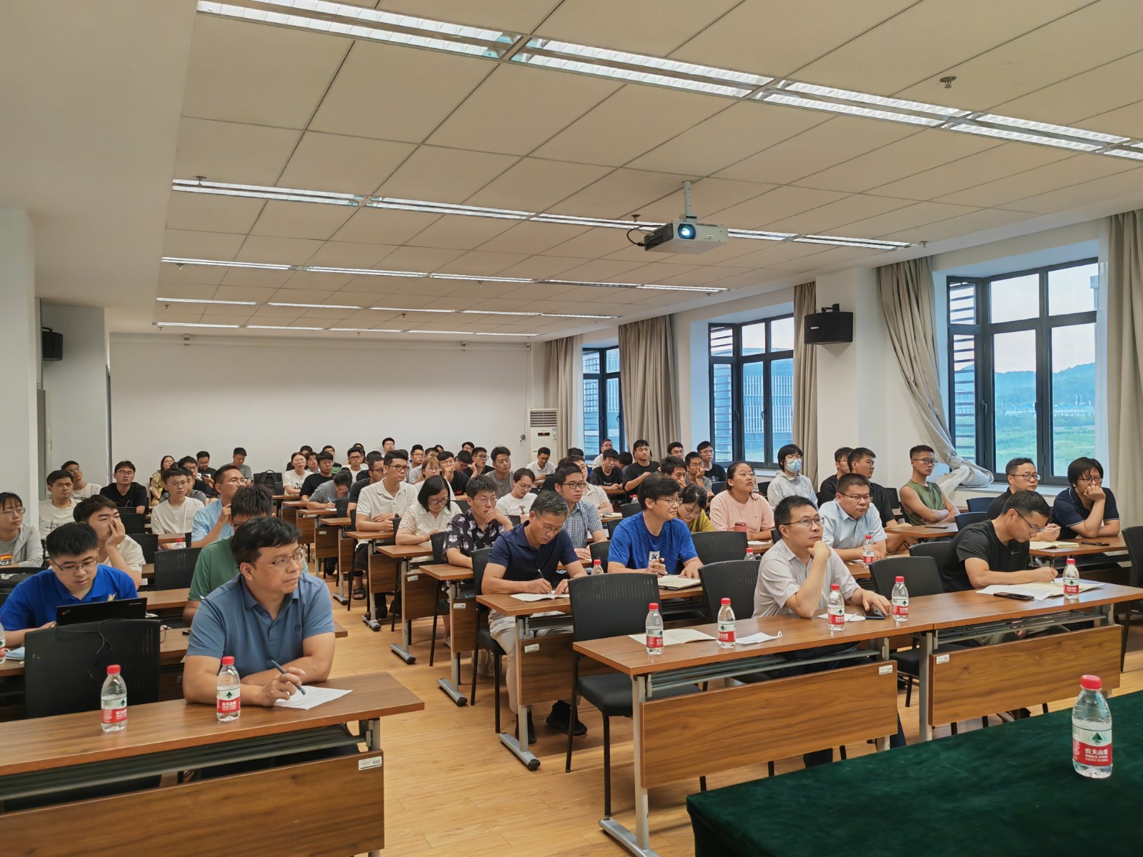 我校举办“众创共赢 数说船海”专题学术报告会