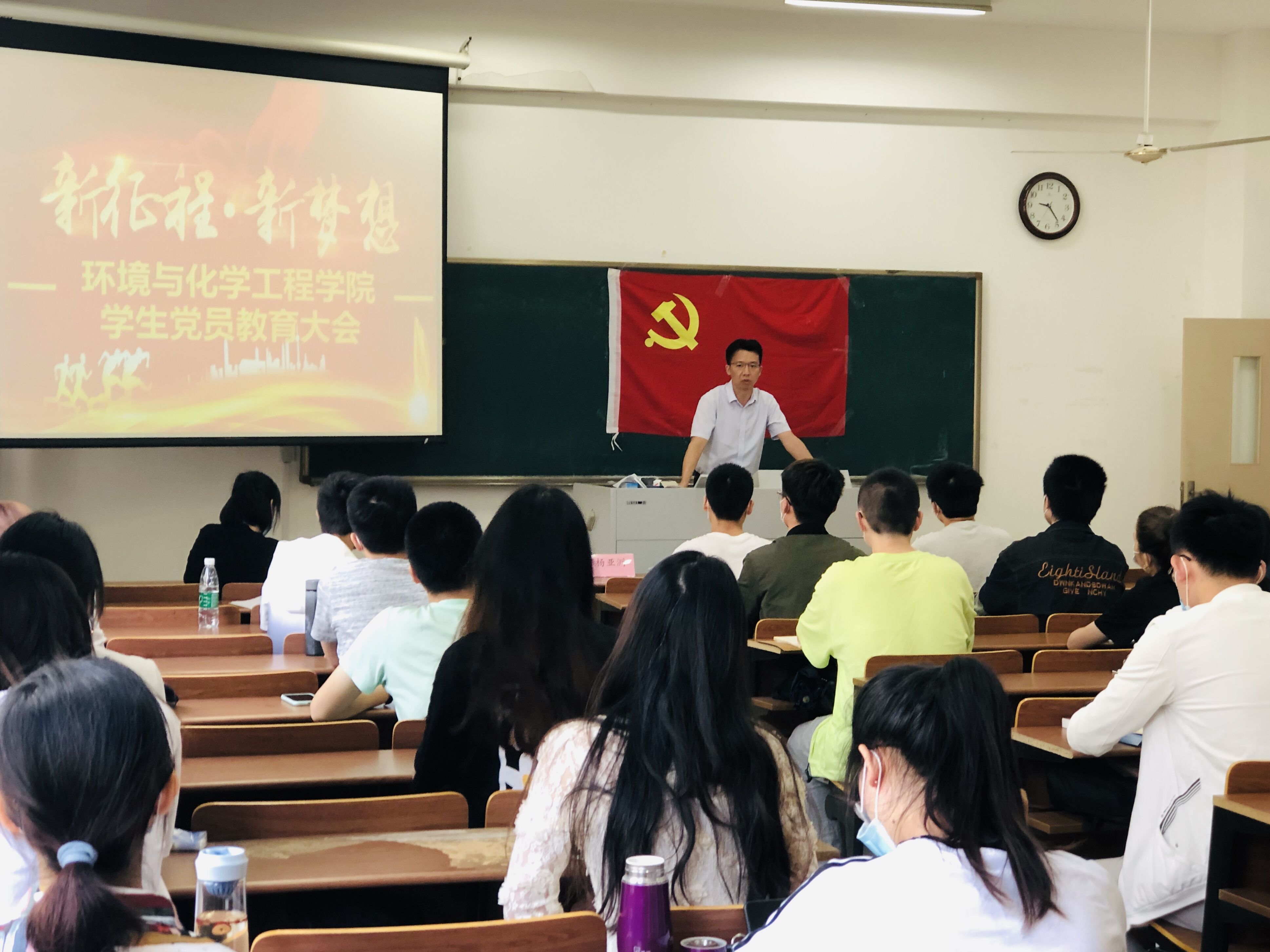 学生党员教育大会.jpg