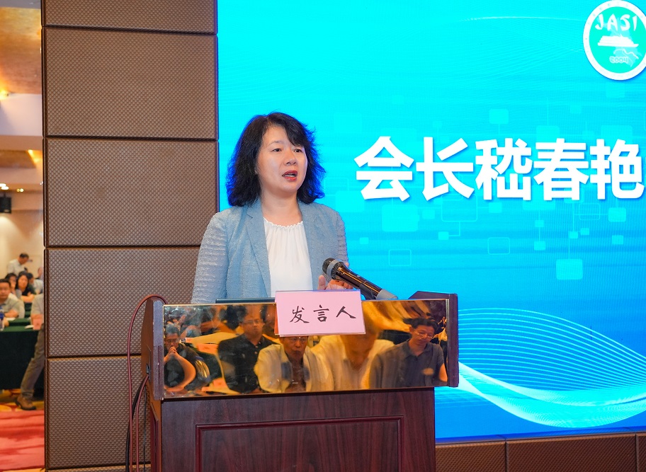 嵇春艳.jpg