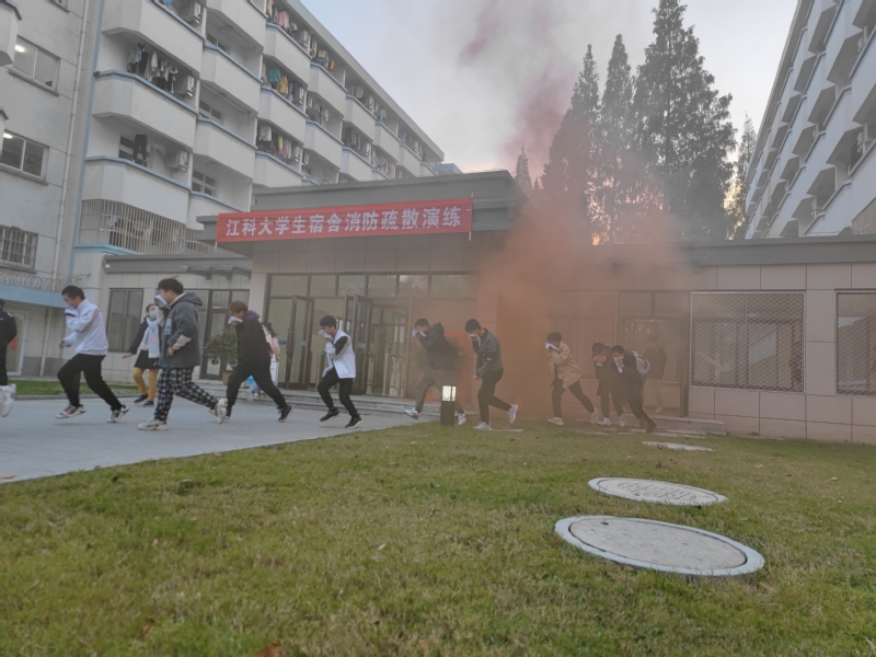 8fd5ea34-0687-4c1e-bc57-b11a29827a66.jpg
