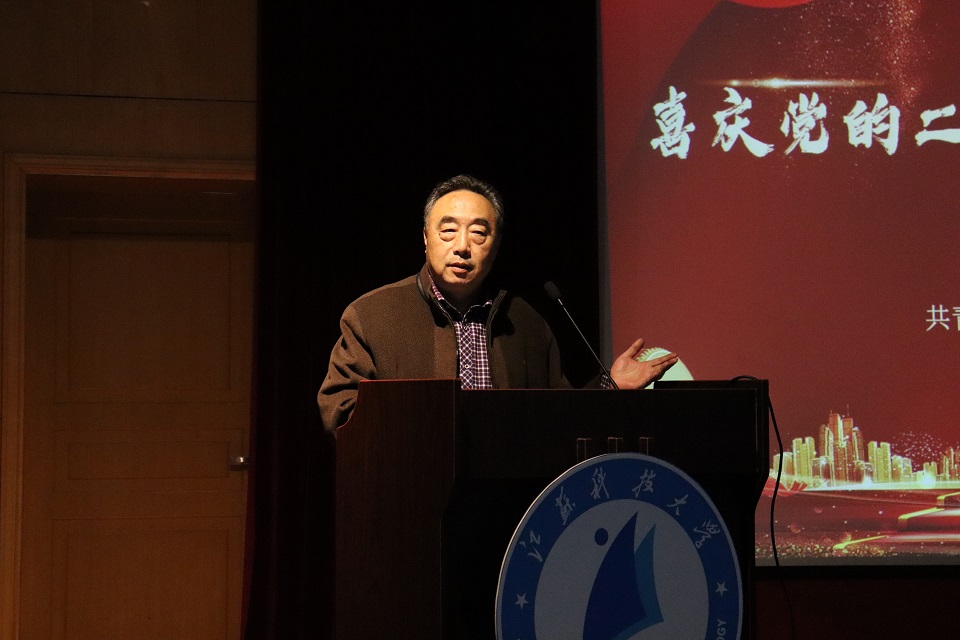 万武生老师上台进行点评.jpg