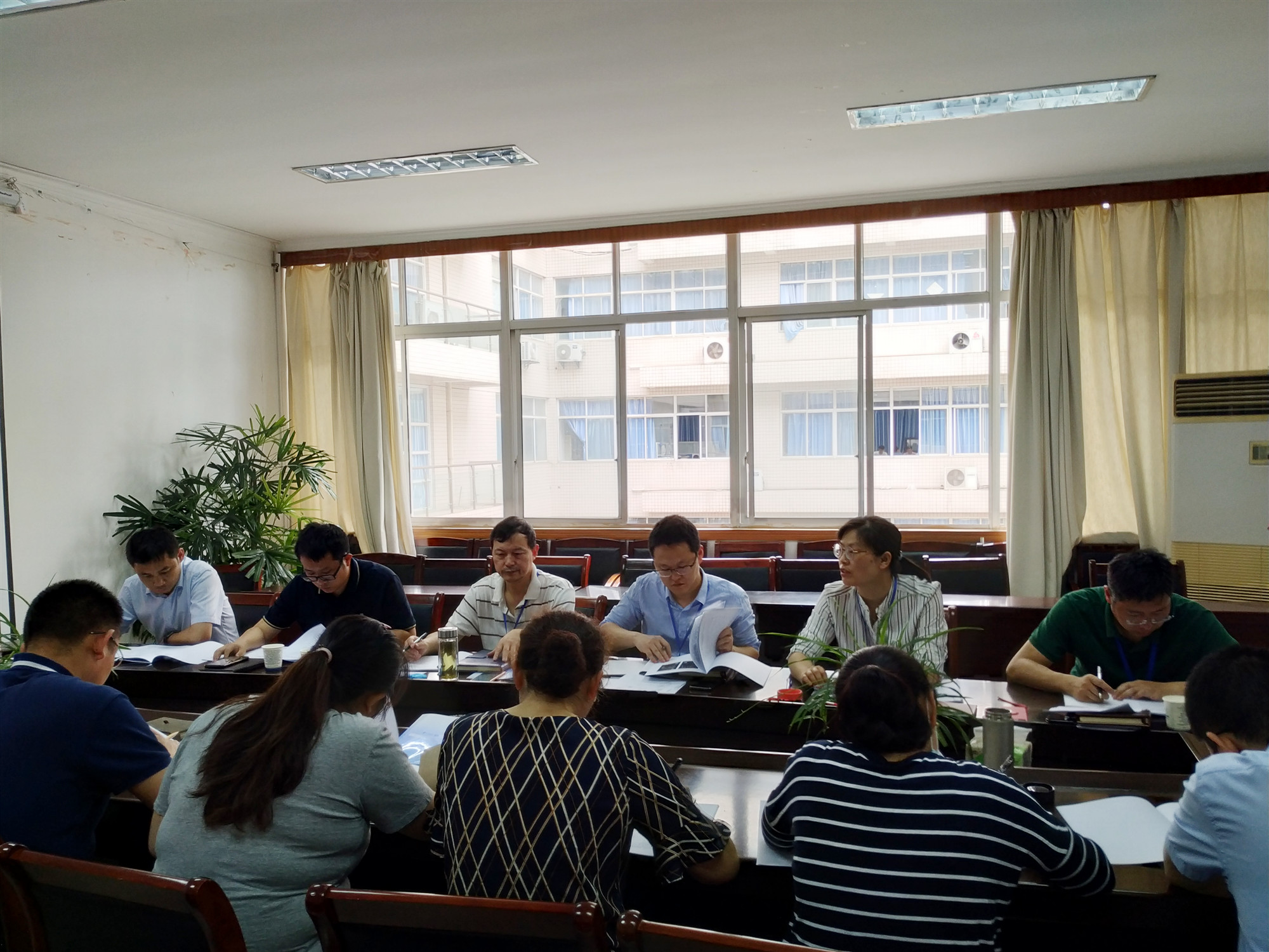 两会学习照片2_副本.jpg