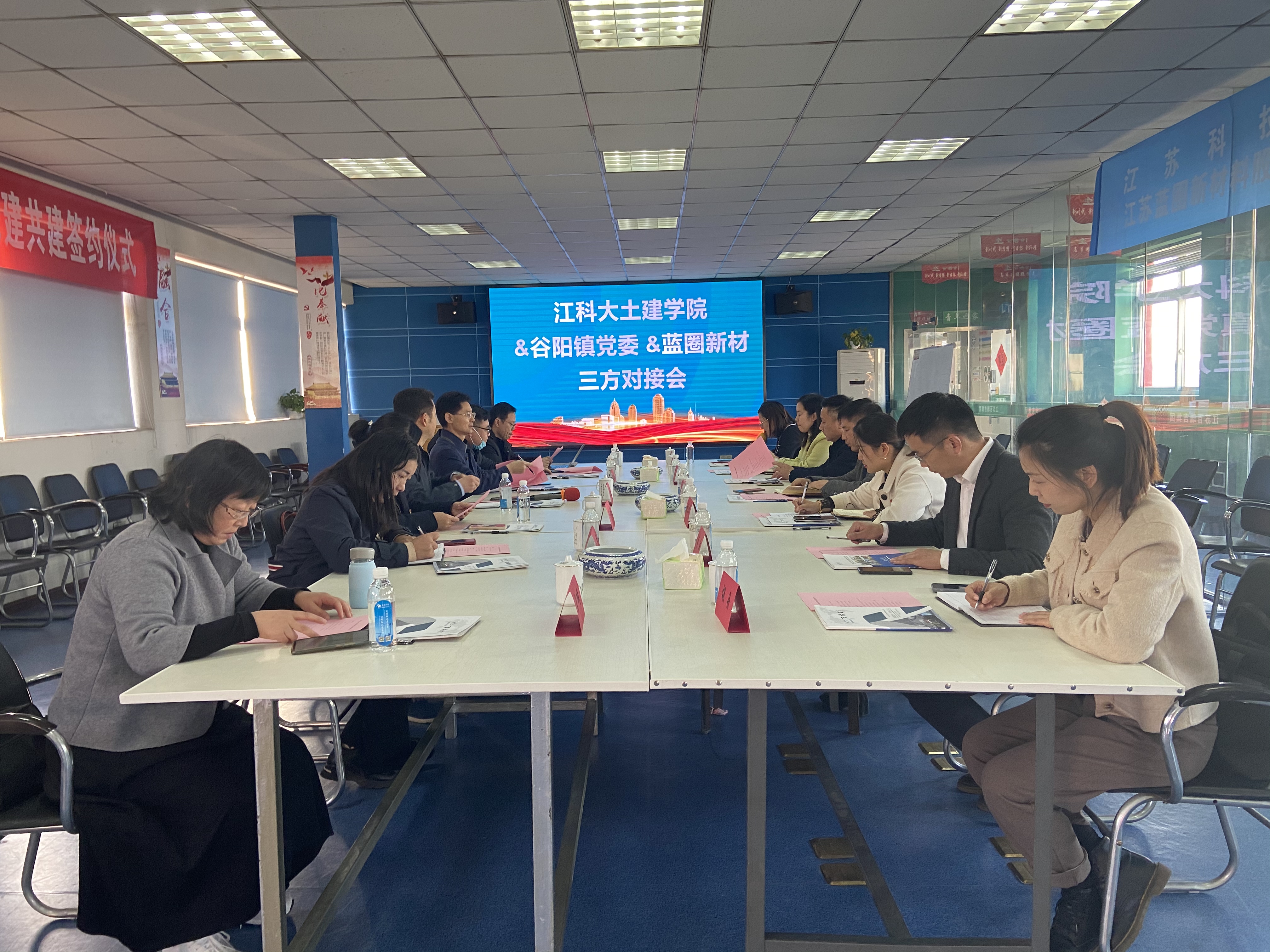 谷阳镇和江科大签约_2021111217291417.jpg